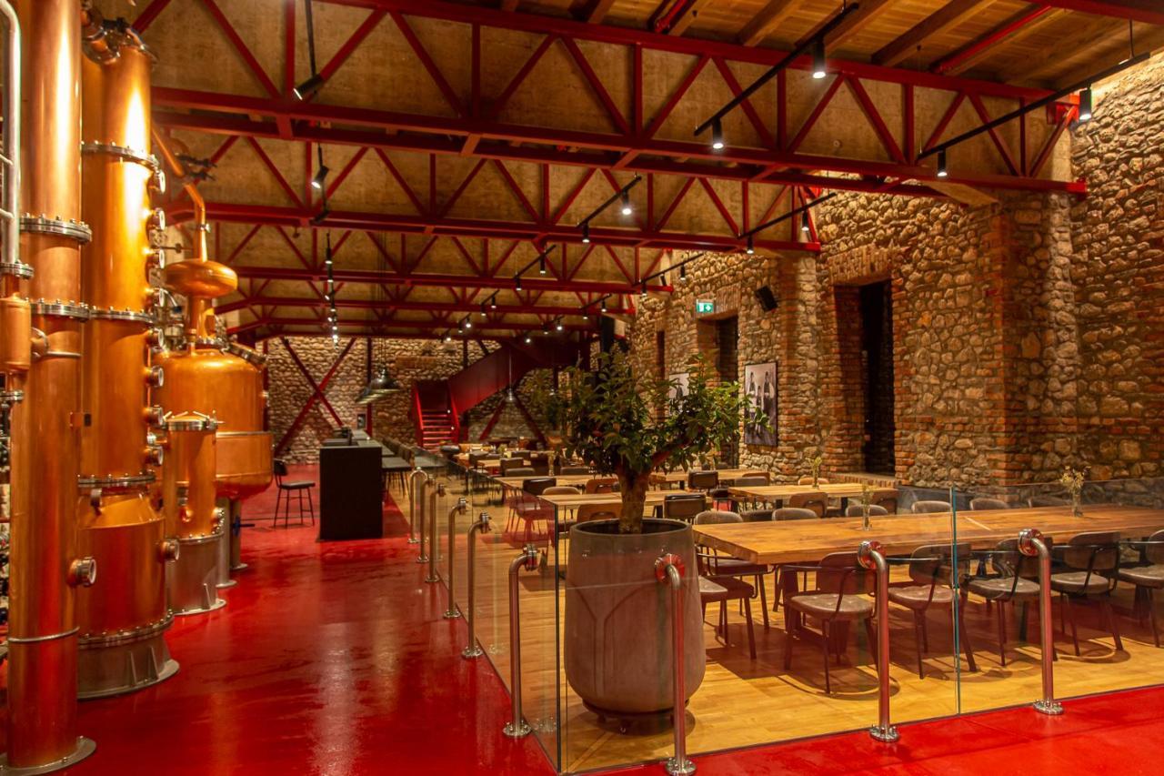 Melesin Distillery Leskovik Luaran gambar