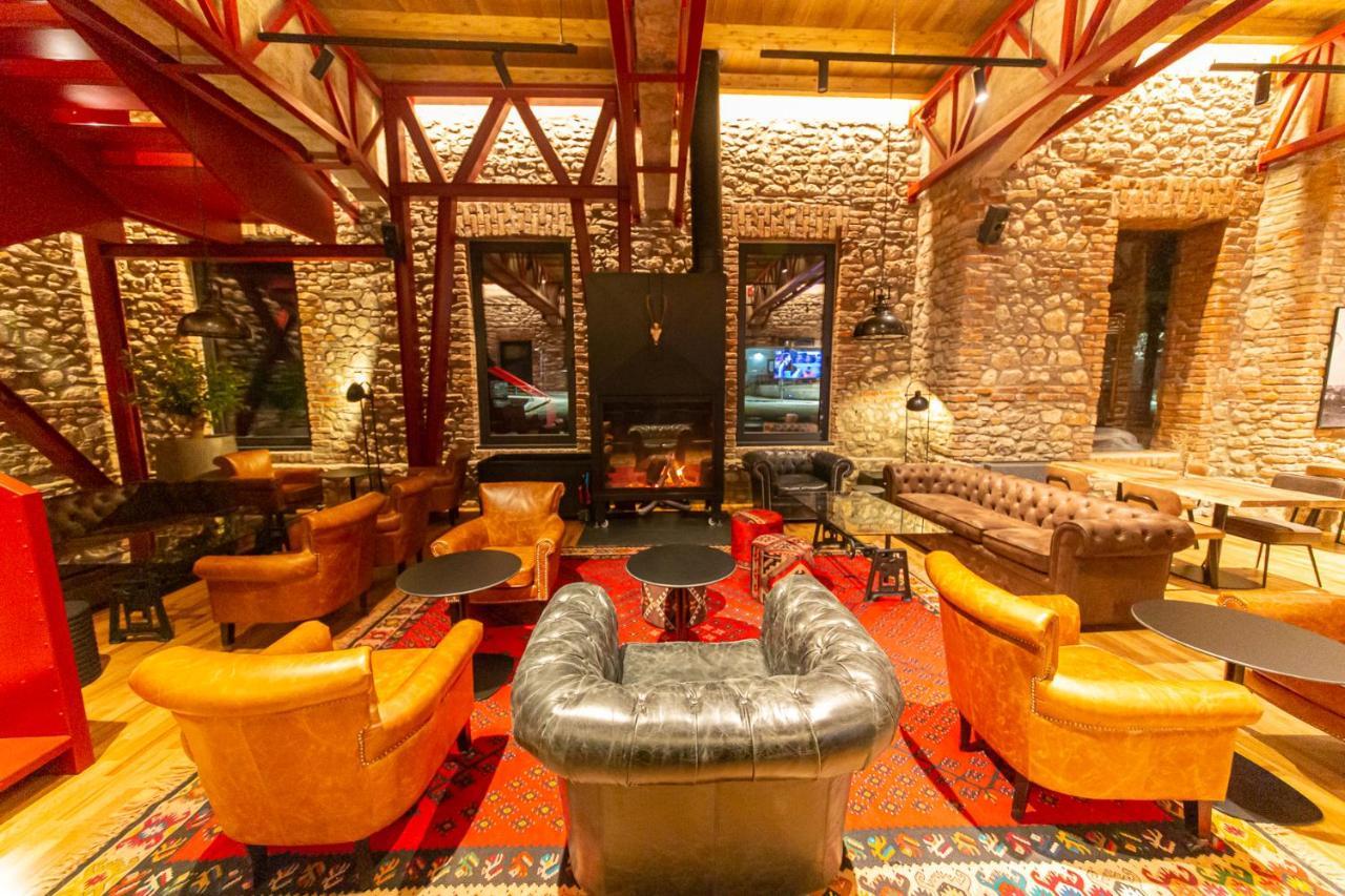 Melesin Distillery Leskovik Luaran gambar