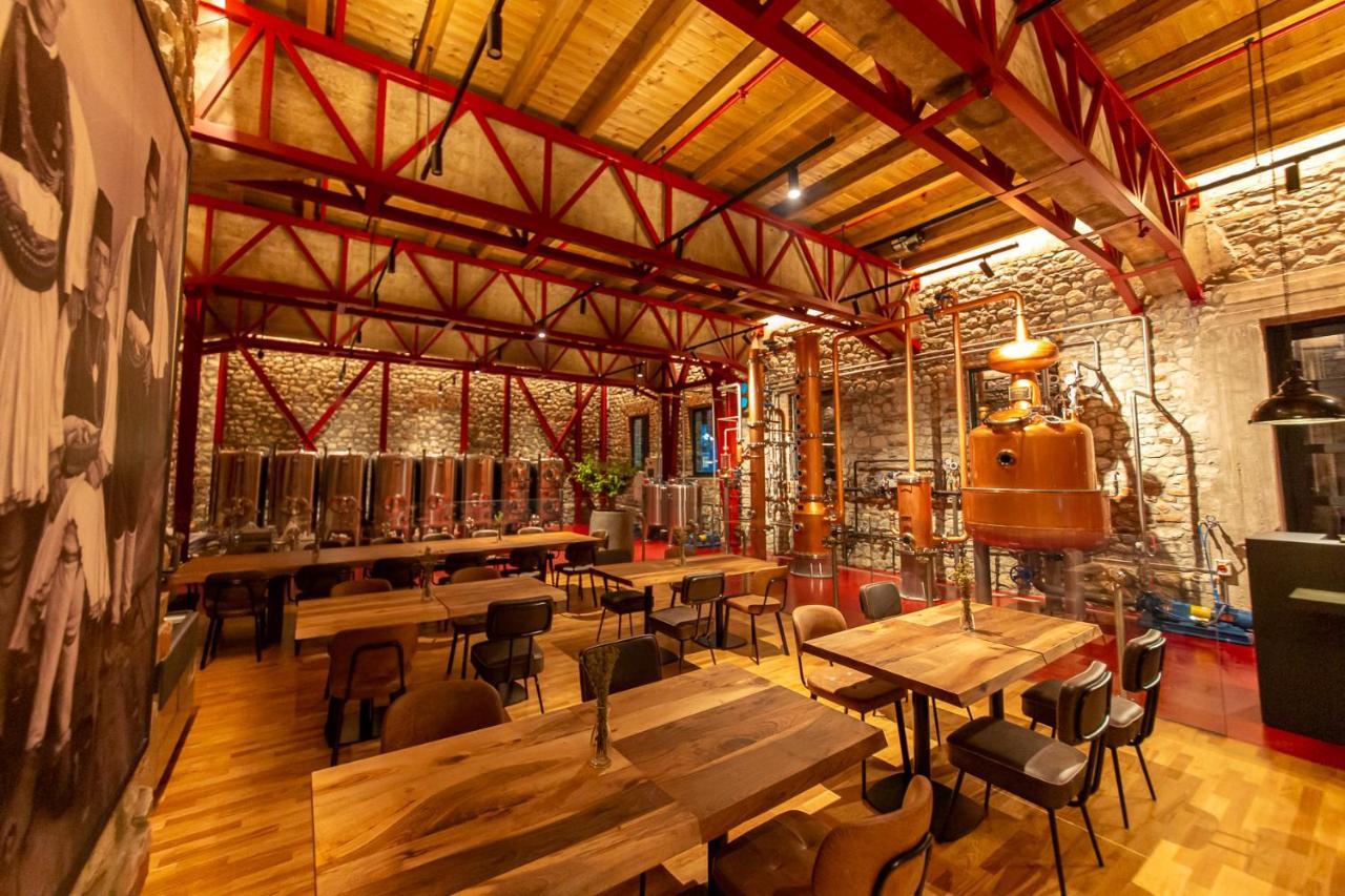 Melesin Distillery Leskovik Luaran gambar