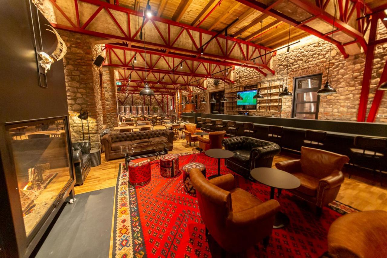 Melesin Distillery Leskovik Luaran gambar