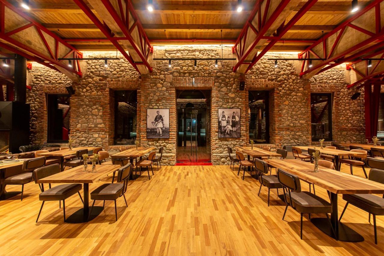 Melesin Distillery Leskovik Luaran gambar