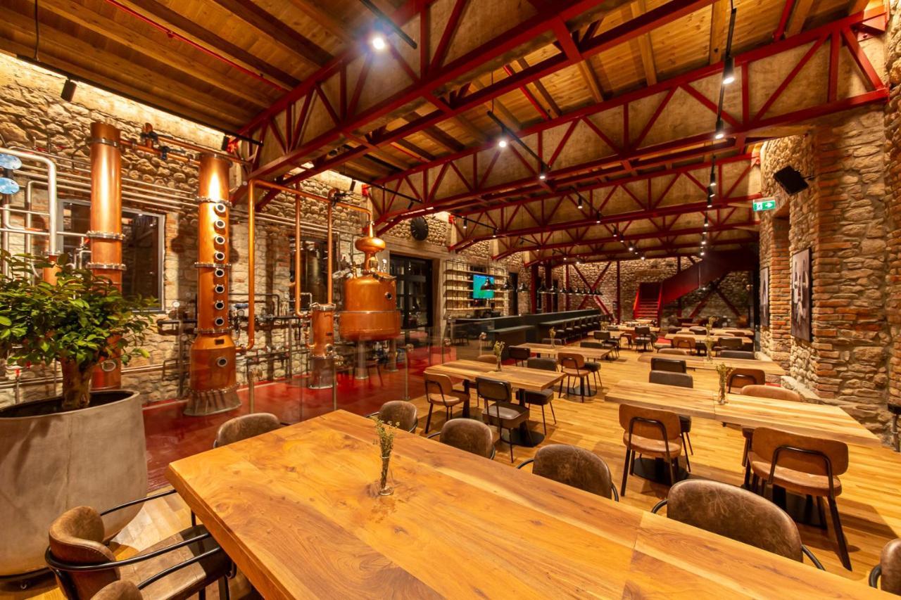 Melesin Distillery Leskovik Luaran gambar