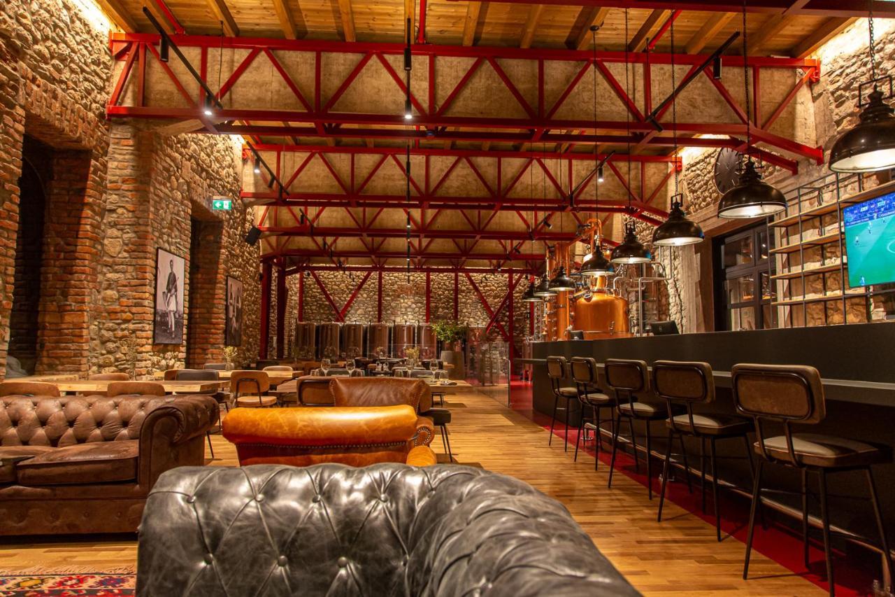 Melesin Distillery Leskovik Luaran gambar