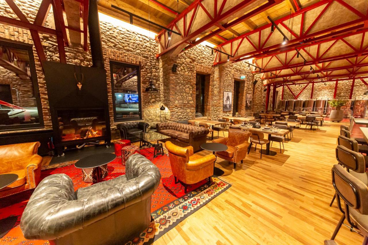 Melesin Distillery Leskovik Luaran gambar