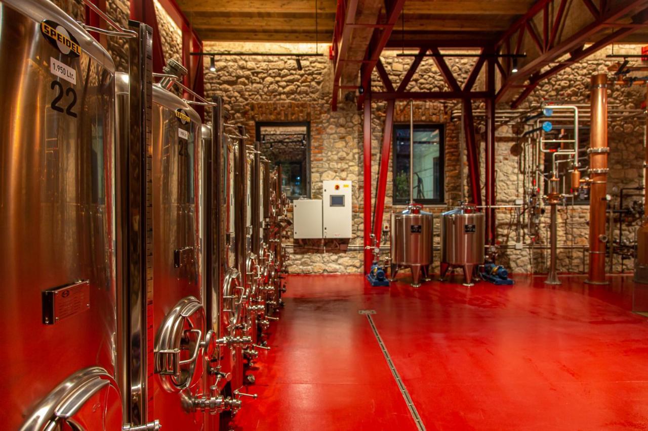 Melesin Distillery Leskovik Luaran gambar